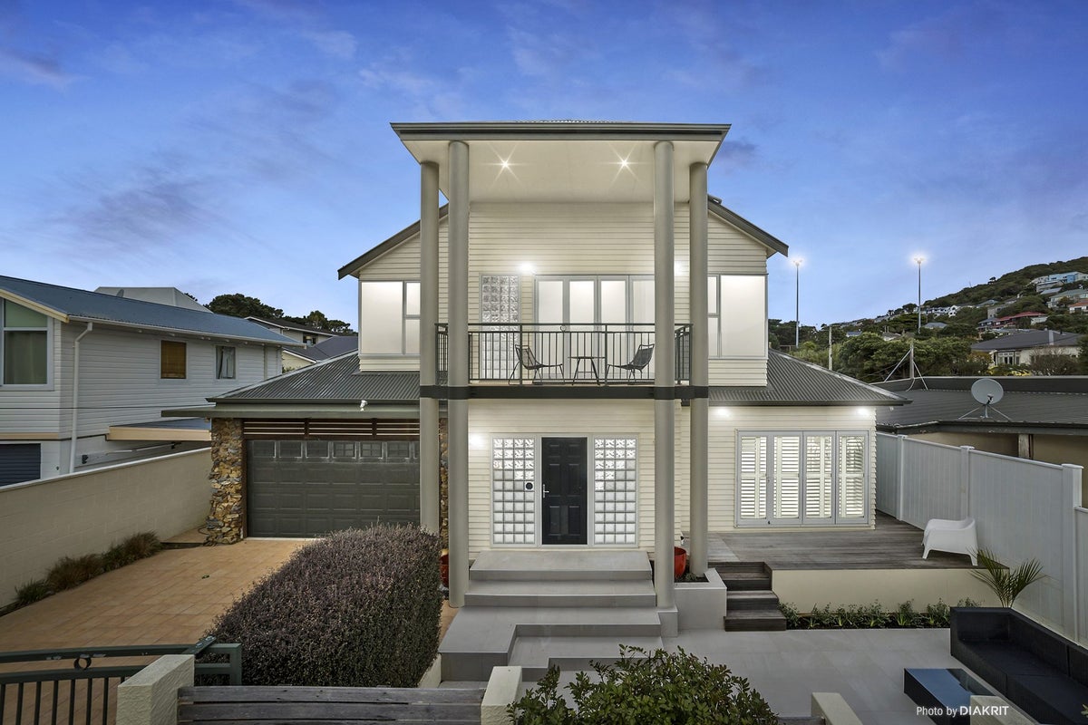 11 Swansea Street, Khandallah, Wellington - Carousel 21