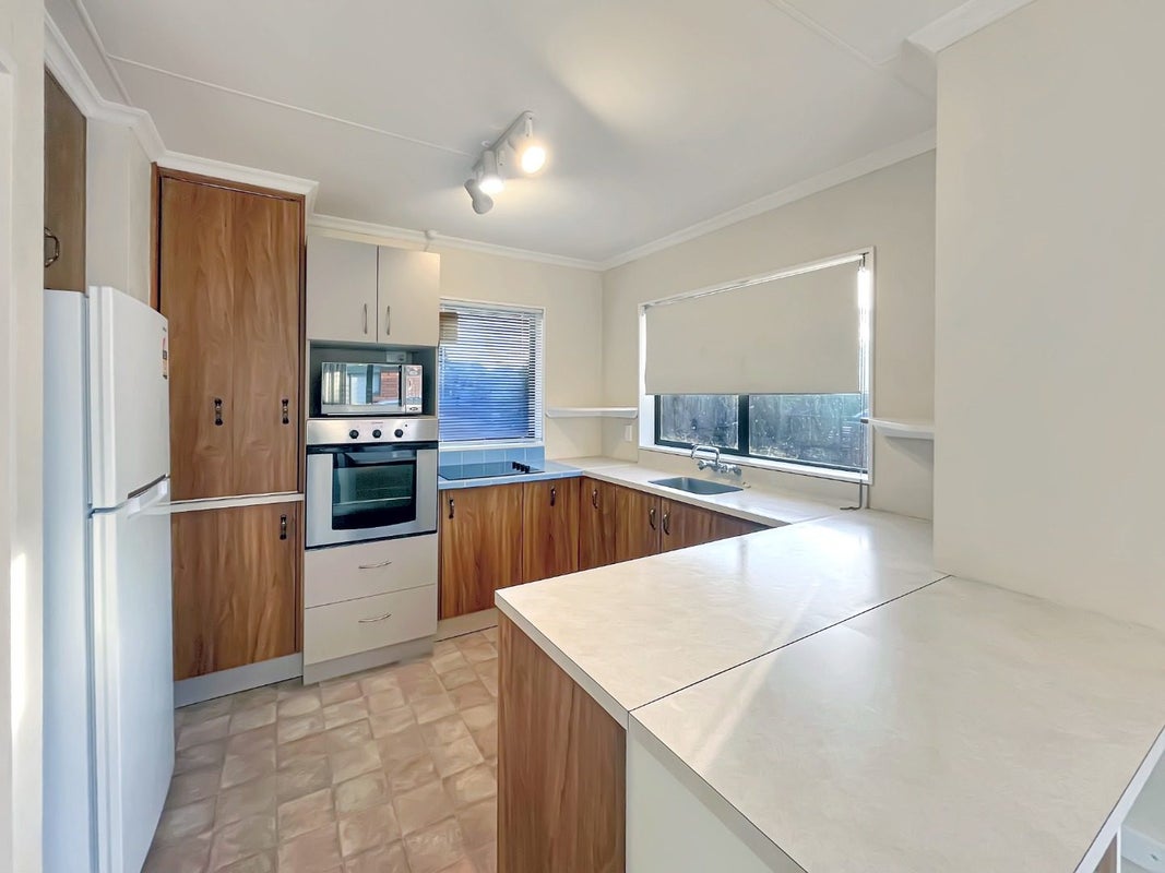 4 Edgecombe Court, Roslyn, Palmerston North - Carousel 2
