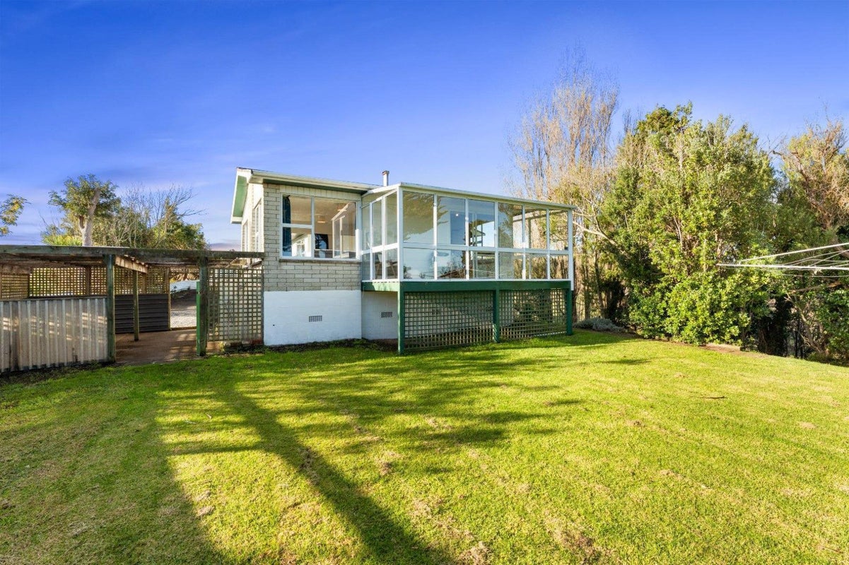 17 East Way, Durie Hill, Whanganui - Carousel 13