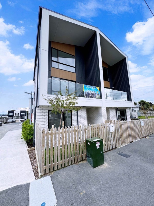 1 Fantail Place, Avondale, Auckland - Carousel 2