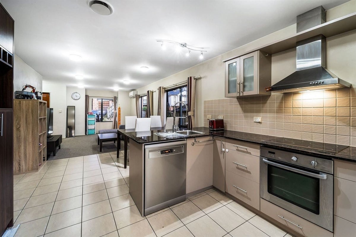 9 Lavender Garden Lane, Oteha, Auckland - Carousel 2