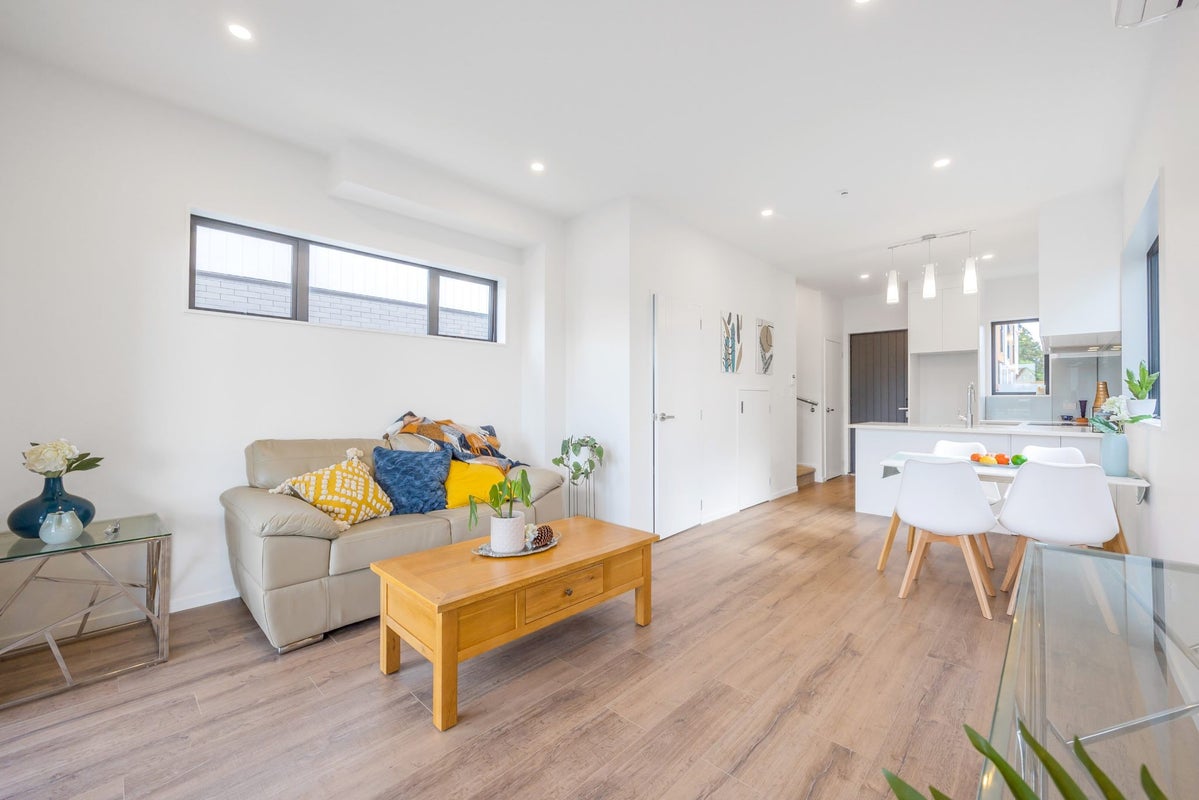 1/91 Beach Road, Te Atatu Peninsula, Auckland - Carousel 2