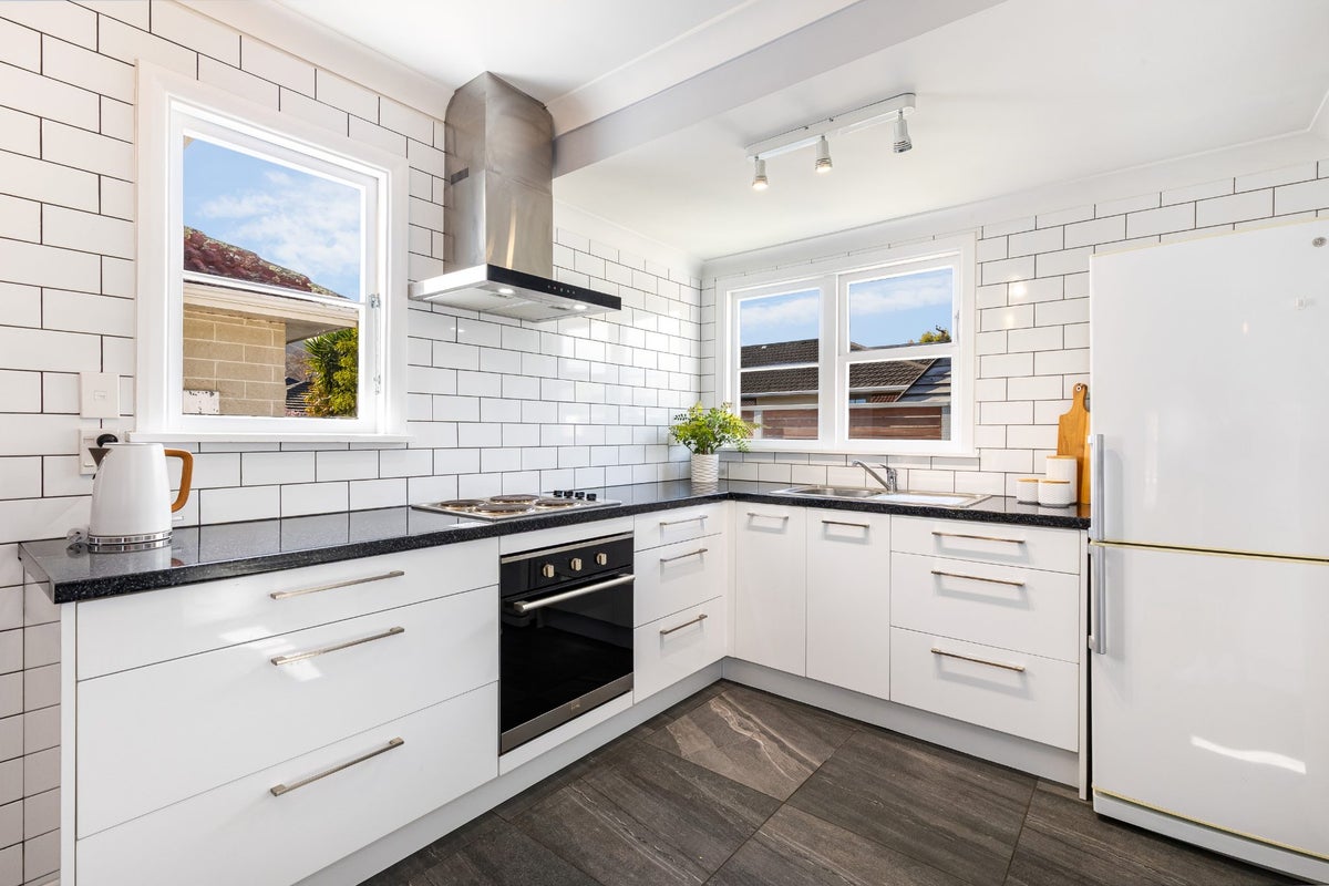 1/17 Oak Street, Ebdentown, Upper Hutt - Carousel 2