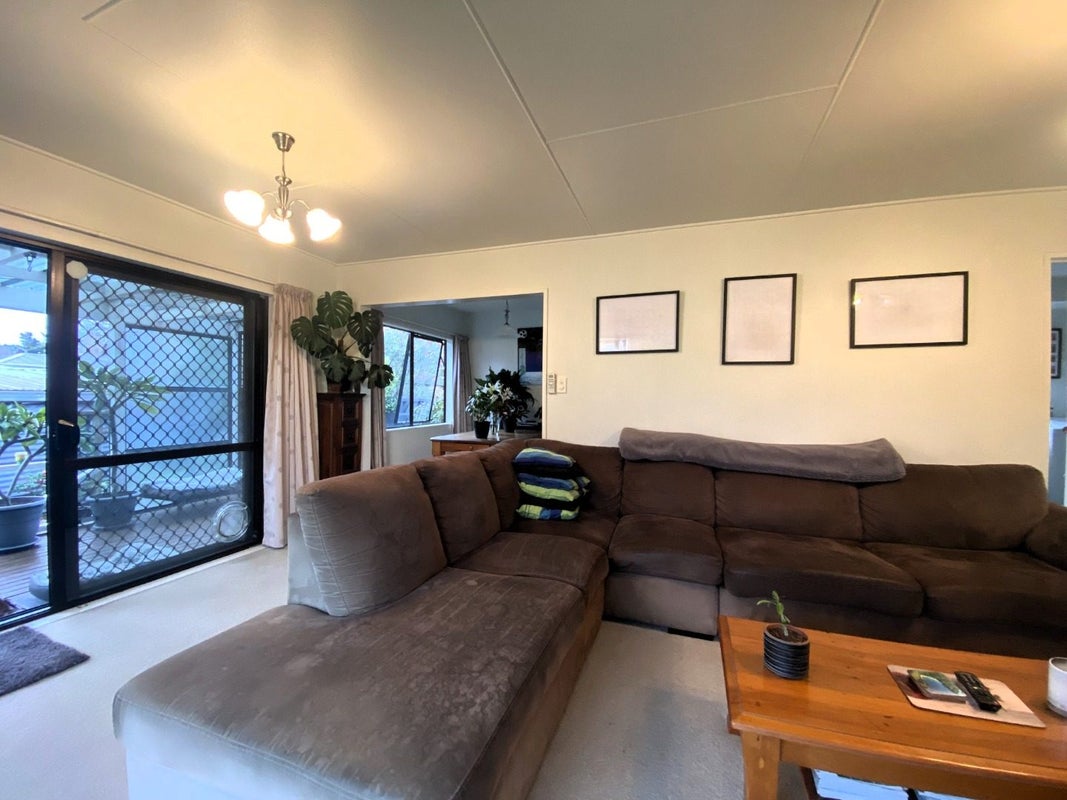 1420B Woodstock AVE, Mayfair , Hastings - Carousel 2