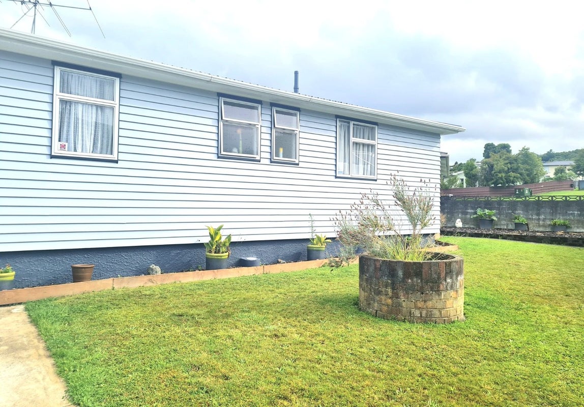 12 Edelweiss Grove, Timberlea, Upper Hutt - Carousel 2