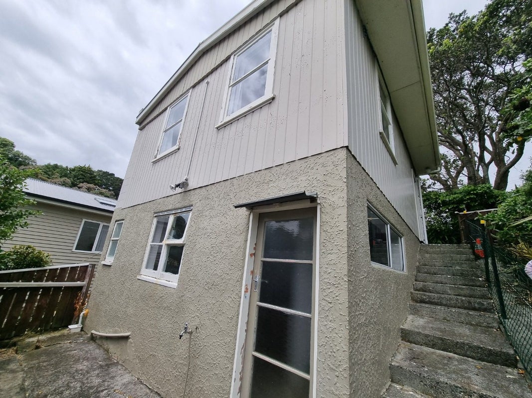 1B Court Road, Tawa, Wellington - Carousel 1
