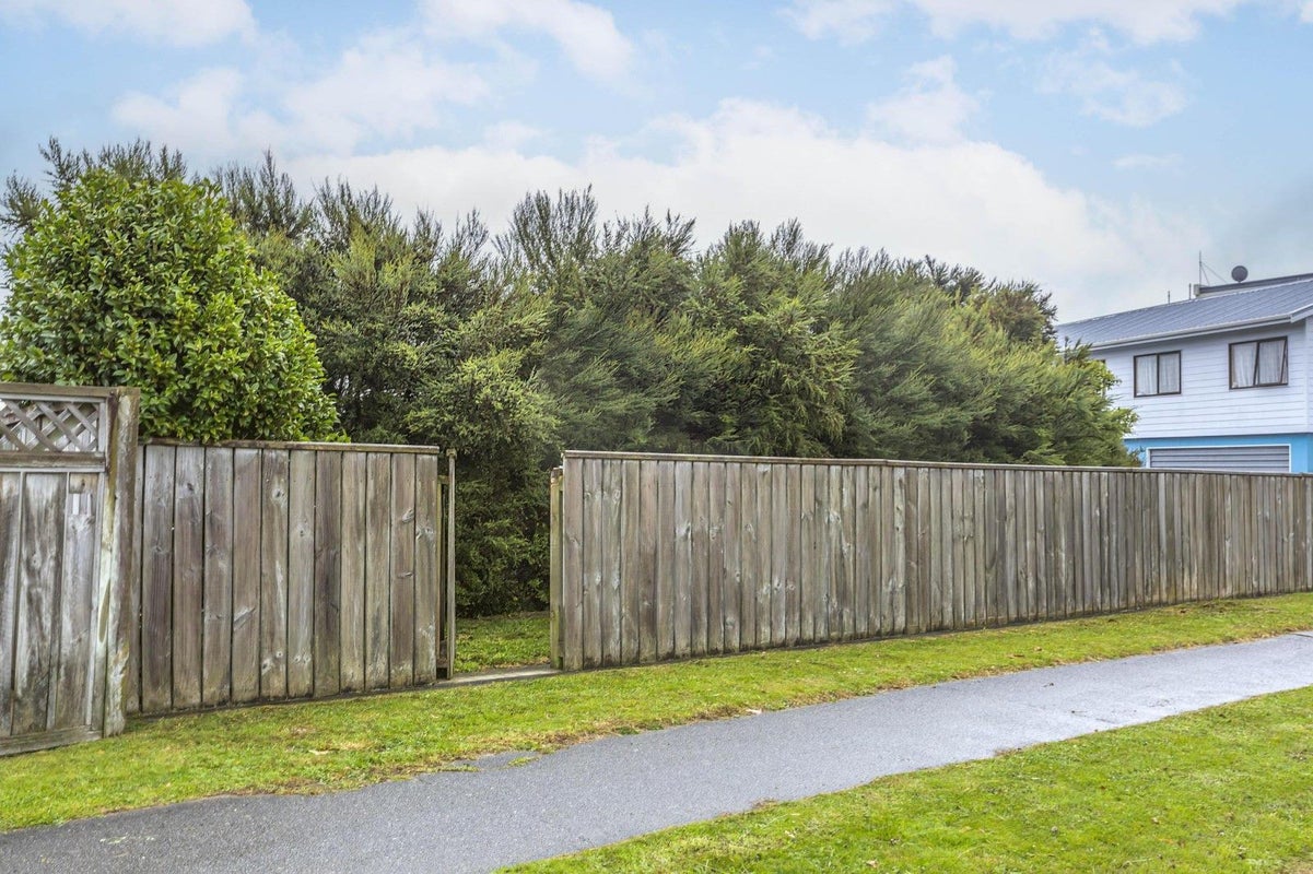 27 Sailmaker Close, Whitby, Porirua - Carousel 15