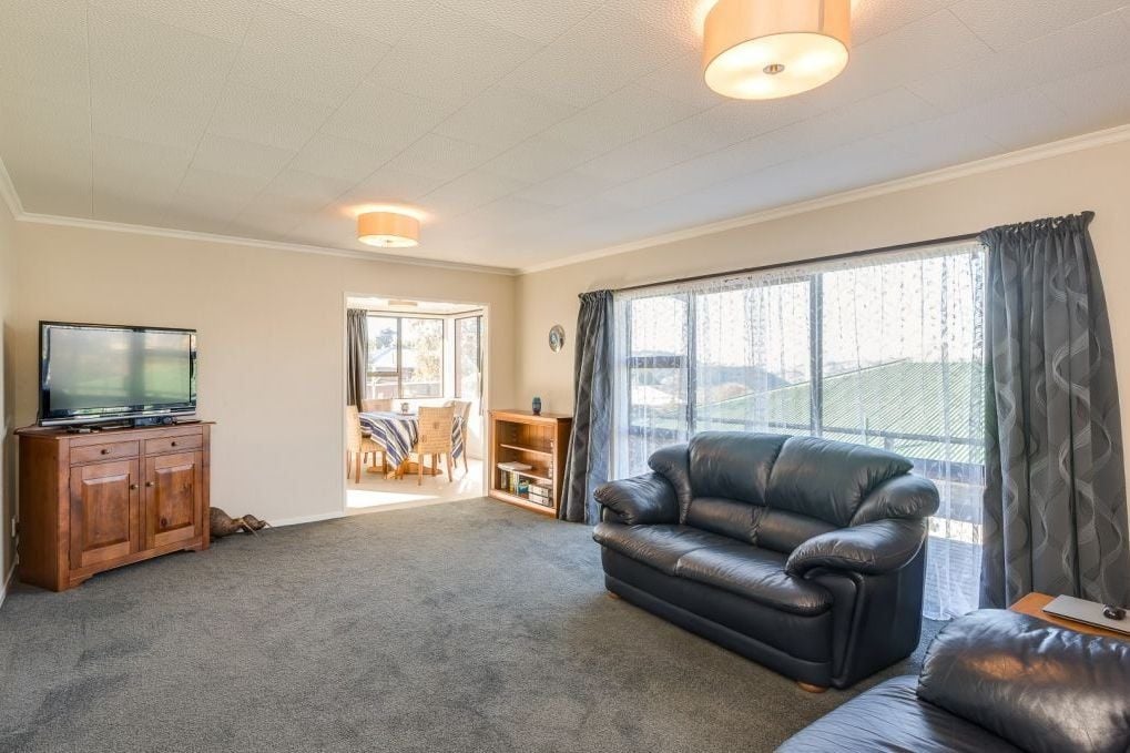 22 Preston Crescent, Belleknowes, Dunedin - Carousel 2