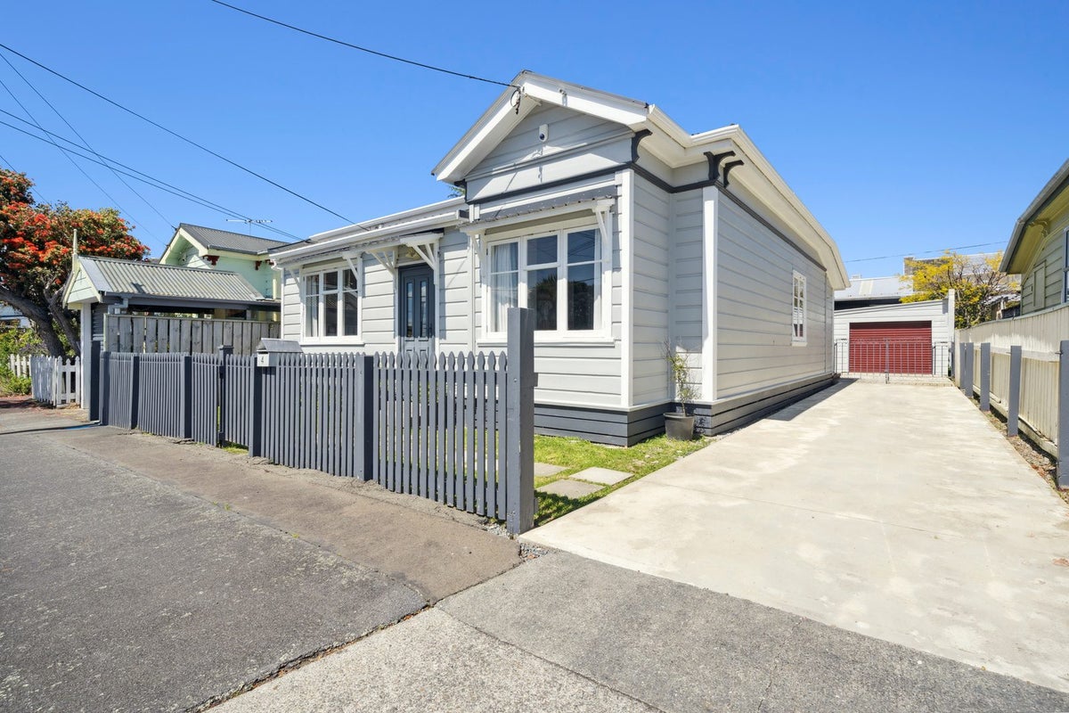 4 Atiawa Street, Petone, Lower Hutt - Carousel 2