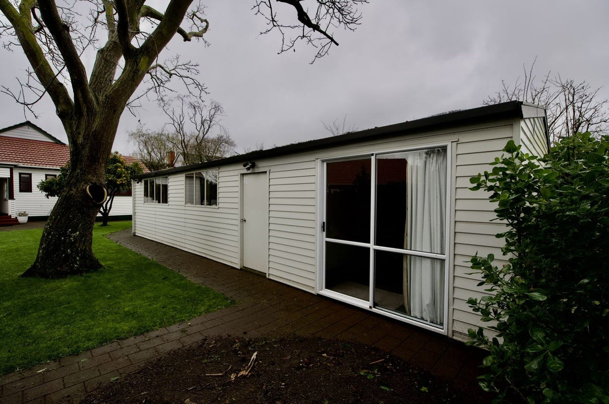 78 Savage Crescent, West End, Palmerston North - Carousel 24