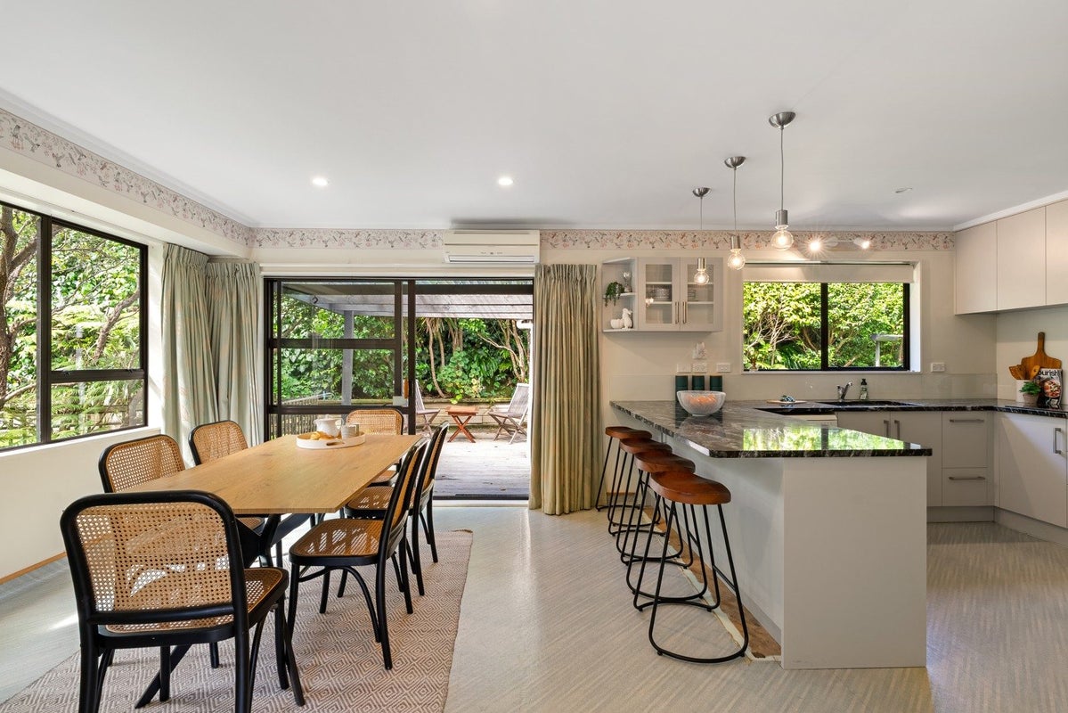 23B Thatcher Crescent, Crofton Downs, Wellington - Carousel 2