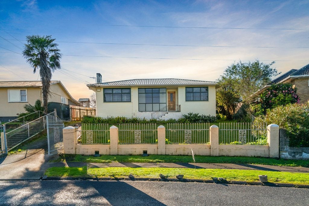 92 Fisher Crescent, Otara, Auckland - Carousel 1