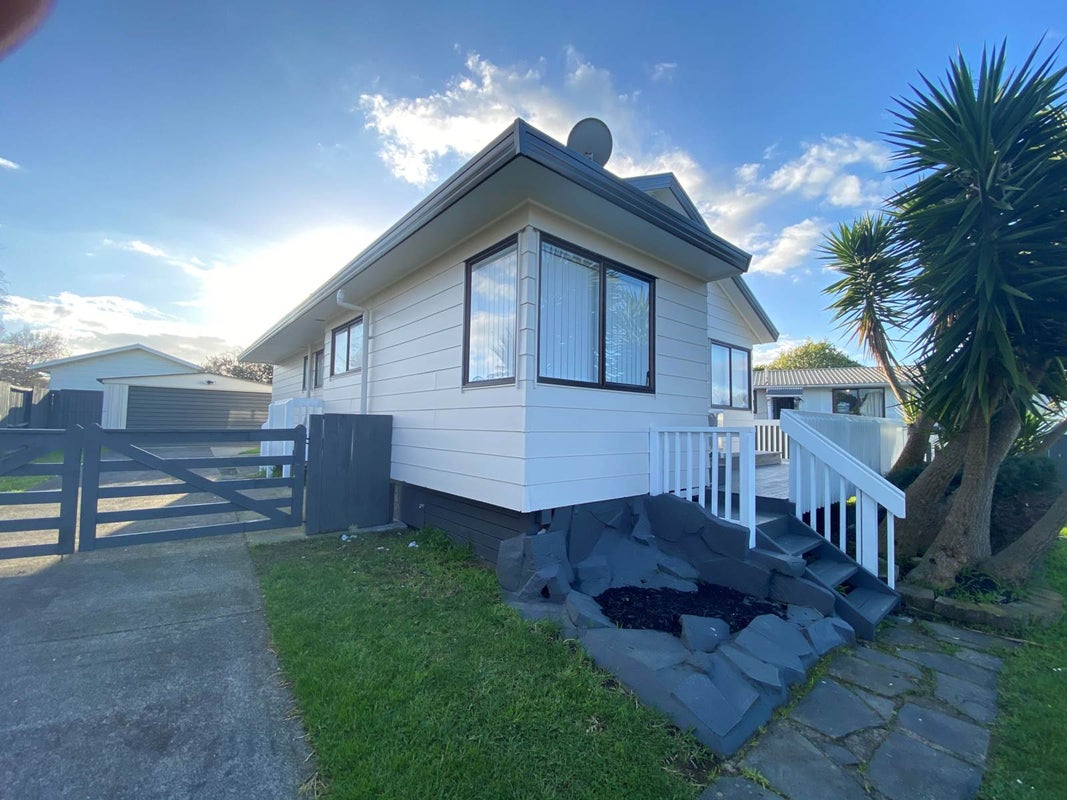 8 Justamere Place, Weymouth, Auckland - Carousel 1