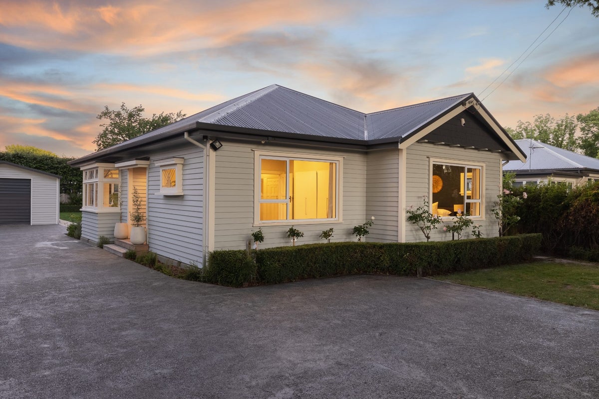 74 Severn Street, St Albans, Christchurch - Carousel 1