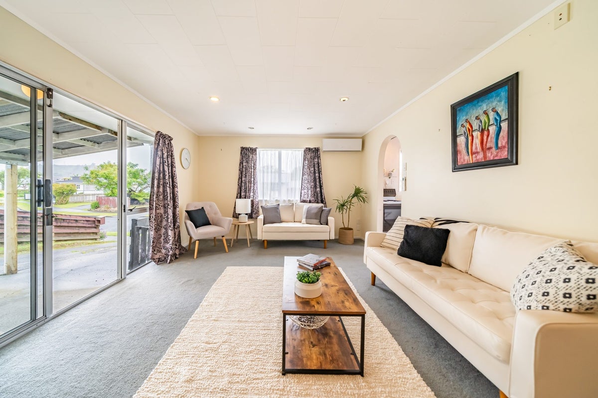 1/3 Omaha Grove, Totara Park, Upper Hutt - Carousel 2