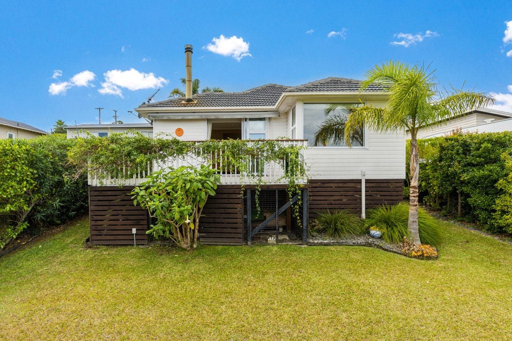 27 Shakespear Road, Army Bay, Whangaparaoa - Carousel 1