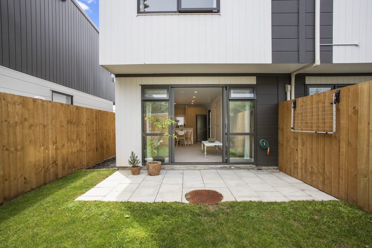 9/18 Graham Avenue, Te Atatu Peninsula, Auckland - Carousel 1