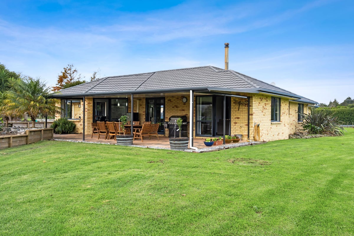 39 Main Road, Kamo - Carousel 2
