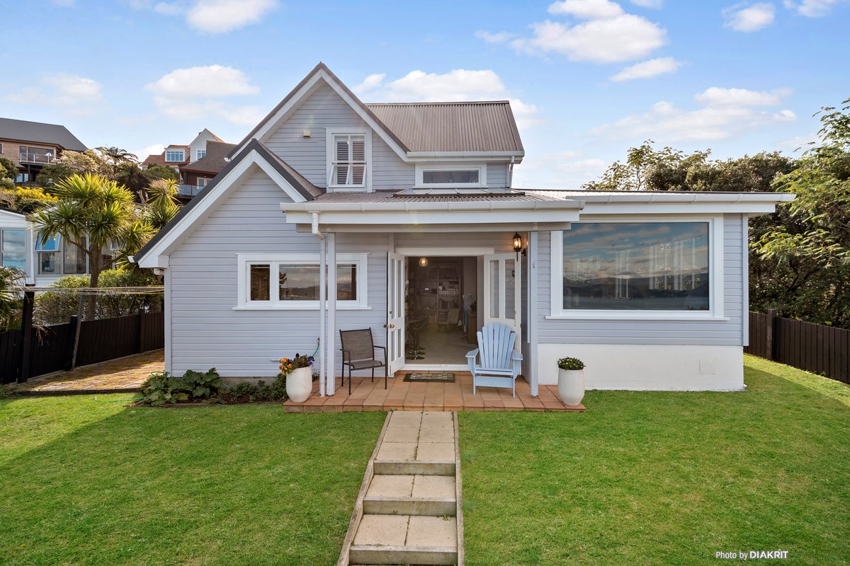 90 Lohia Street, Khandallah, Wellington - Carousel 1