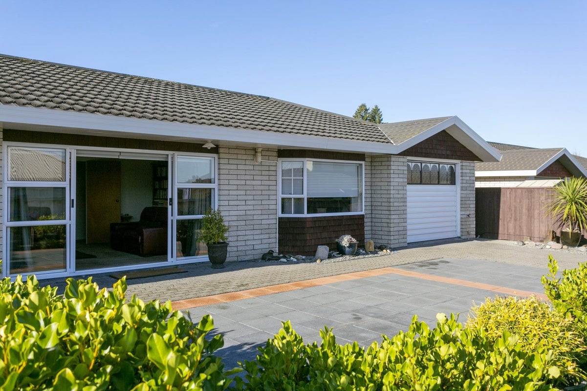 2/30 Harvey Street, Waipahihi, Taupo - Carousel 2