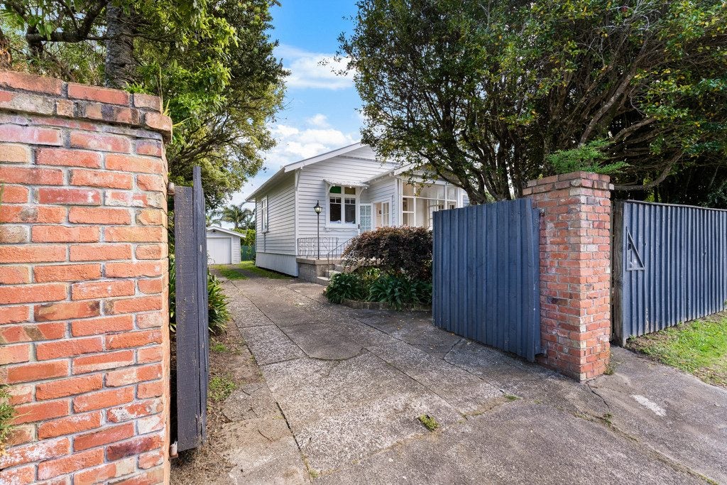 22 Rimu Street, New Lynn, Auckland - Carousel 2