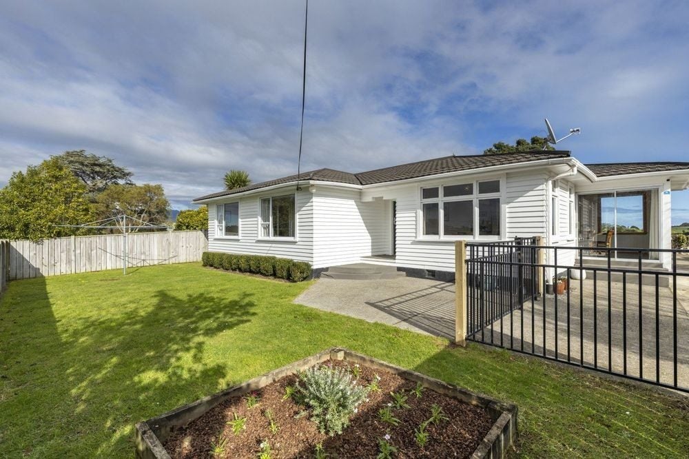 106B Seaview Road, Westown, New Plymouth - Carousel 1