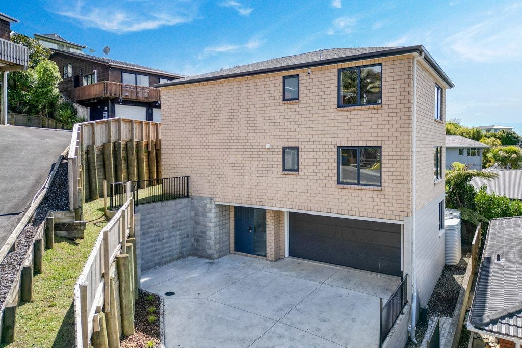 34A Sovereign Place, Glenfield, Auckland - Carousel 1