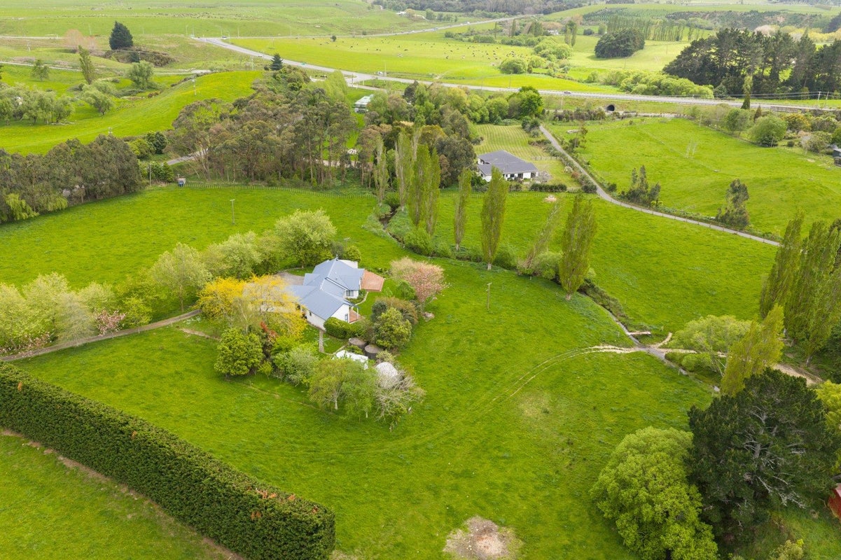 31 Kahuterawa Road, Linton, Palmerston North - Carousel 50