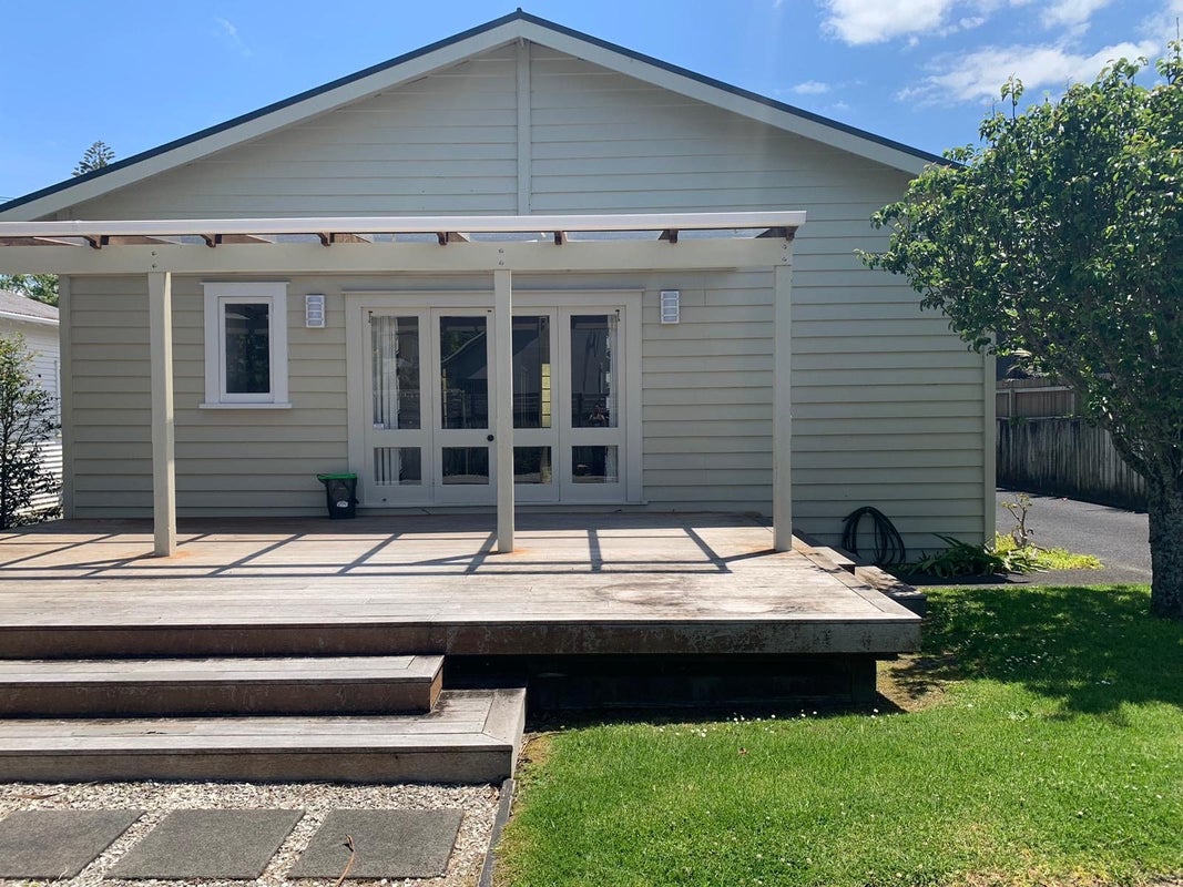 8 Formby Avenue, Point Chevalier, Auckland - Carousel 1