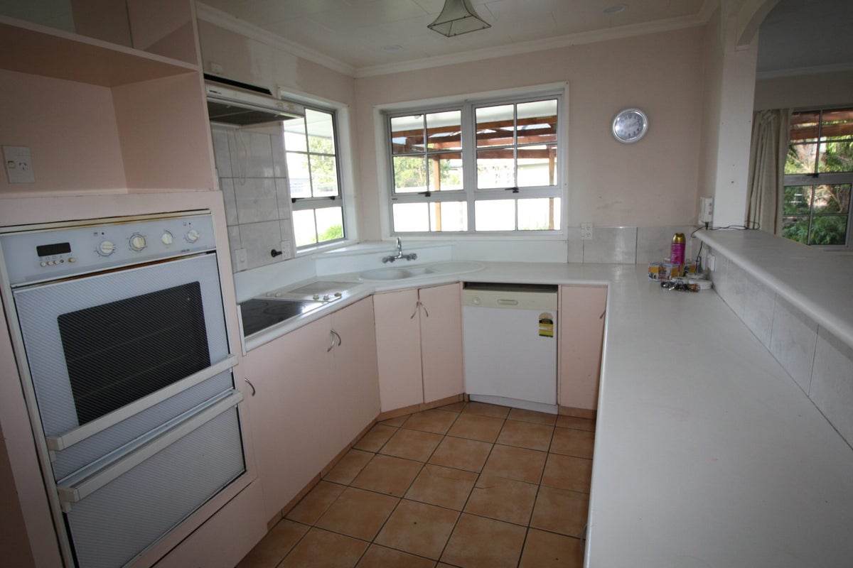 27 Dunk Place, Milson, Palmerston North - Carousel 2