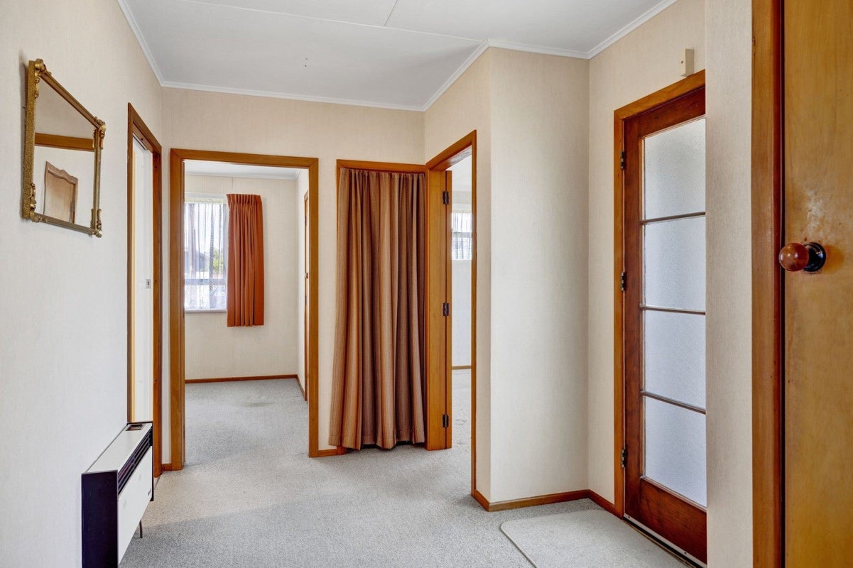 13 Turakina Street, Merrilands, New Plymouth - Carousel 2