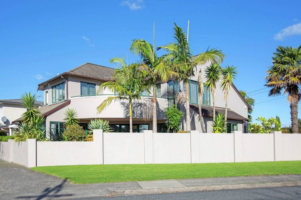 2 Beach Road, Mellons Bay, Auckland - Carousel 2