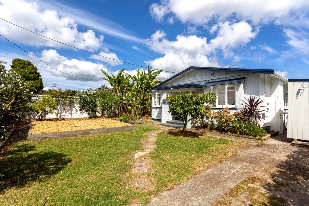 1/88 Lynwood Road, New Lynn, Auckland - Carousel 2
