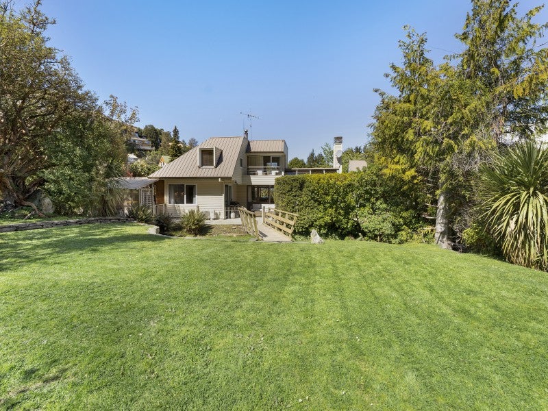 18 Williams Street, Sunshine Bay, Queenstown - Carousel 1