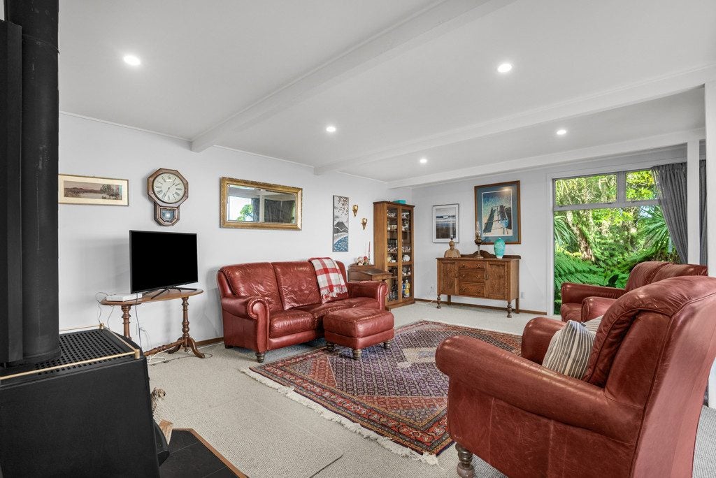 22 Ngaumatau Road, Point Howard, Lower Hutt - Carousel 2