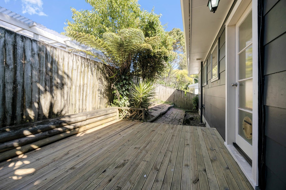 1/9A De Val Drive, Titirangi, Auckland - Carousel 2