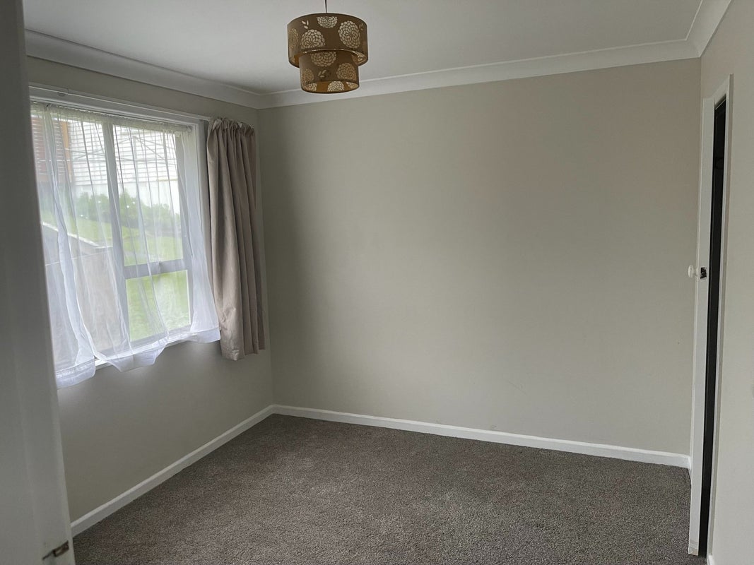 9 Novar Place, Point Chevalier, Auckland - Carousel 2