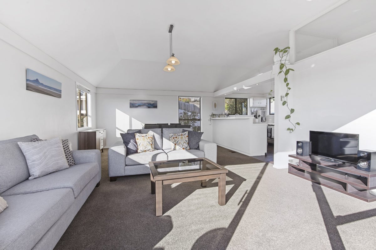 1/53 Parklands Drive, Huntsbury, Christchurch - Carousel 2