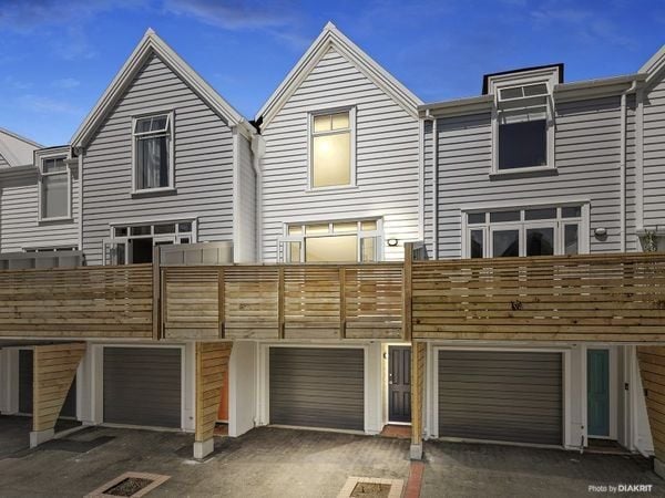 31/35 Pirie Street, Mount Victoria, Wellington - Carousel 2