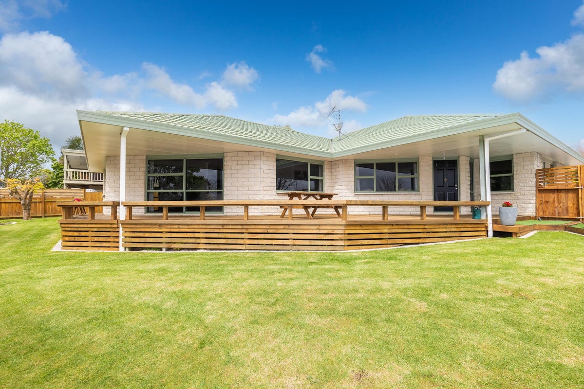 49 Western Heights Drive, Western Heights, Hamilton - Carousel 1