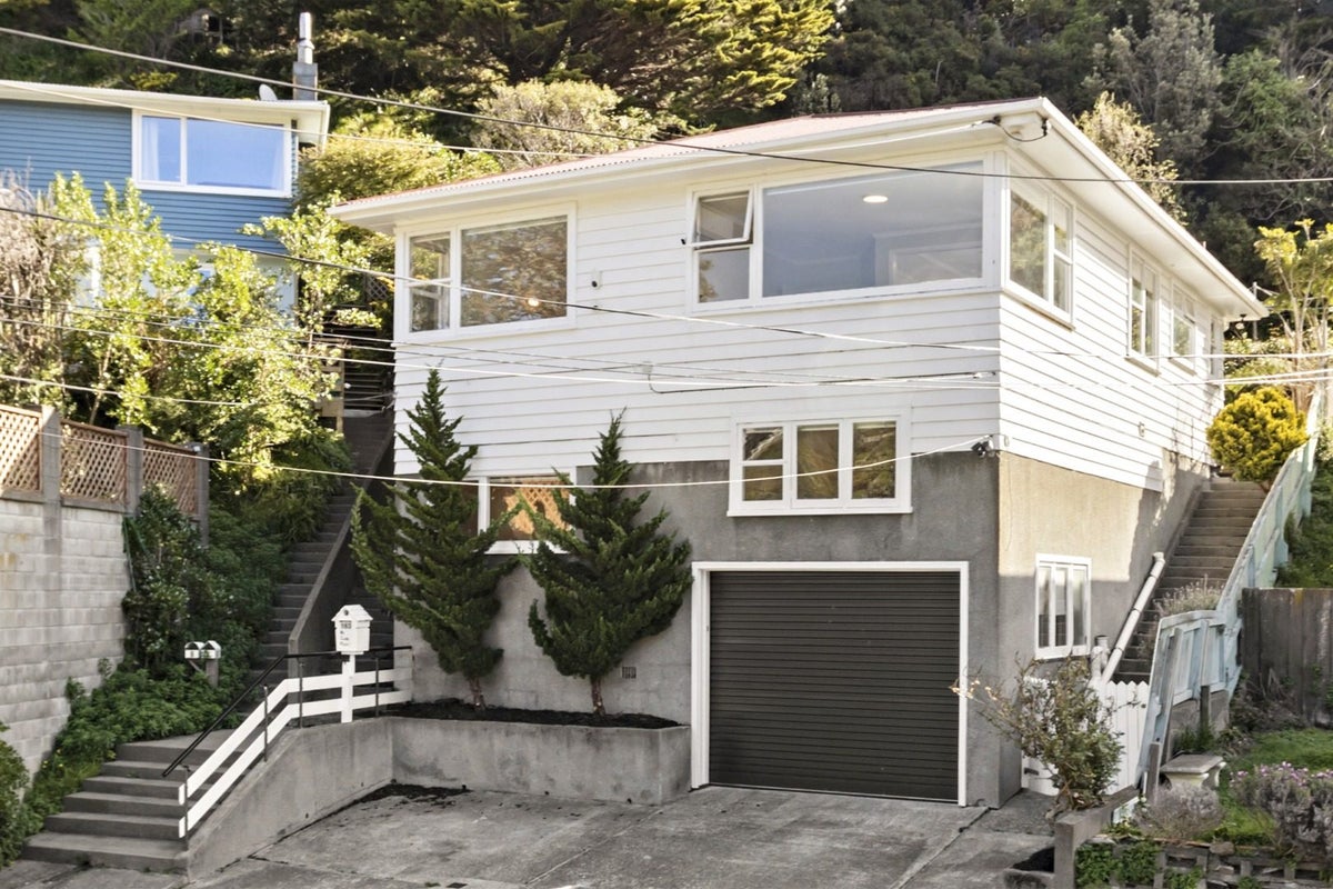 163 Happy Valley Road, Owhiro Bay, Wellington - Carousel 1