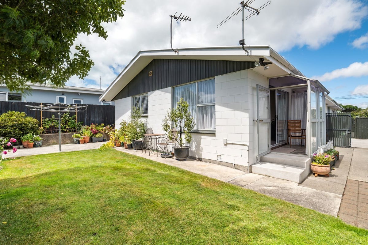2/148 Beach Road, North New Brighton, Christchurch - Carousel 1