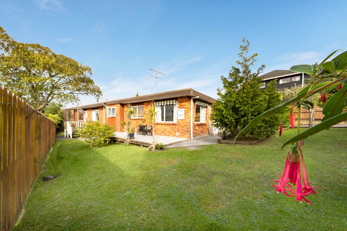 2/9 Akehurst Avenue, New Lynn, Auckland - Carousel 2