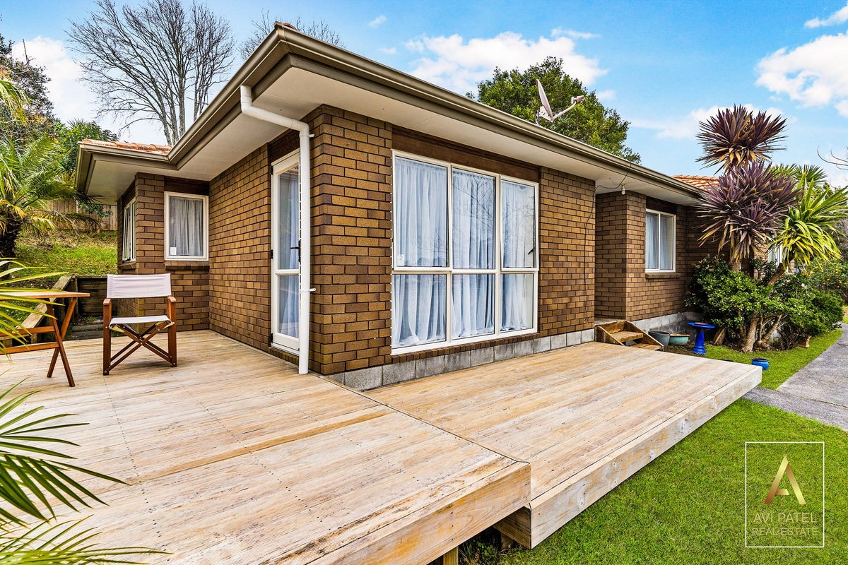 8 Sherpa Place, Massey, Auckland - Carousel 1