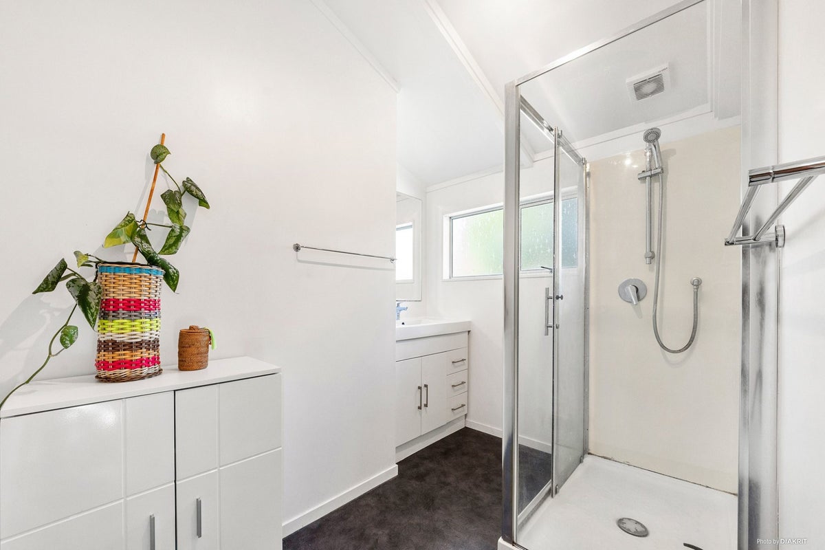 27A Brandon Road, Glen Eden, Auckland - Carousel 17