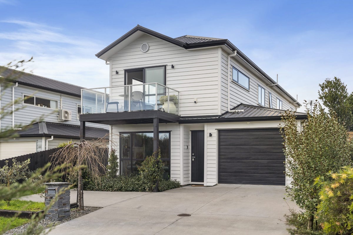 3 Valkyrie Lane, Beachlands, Auckland - Carousel 1