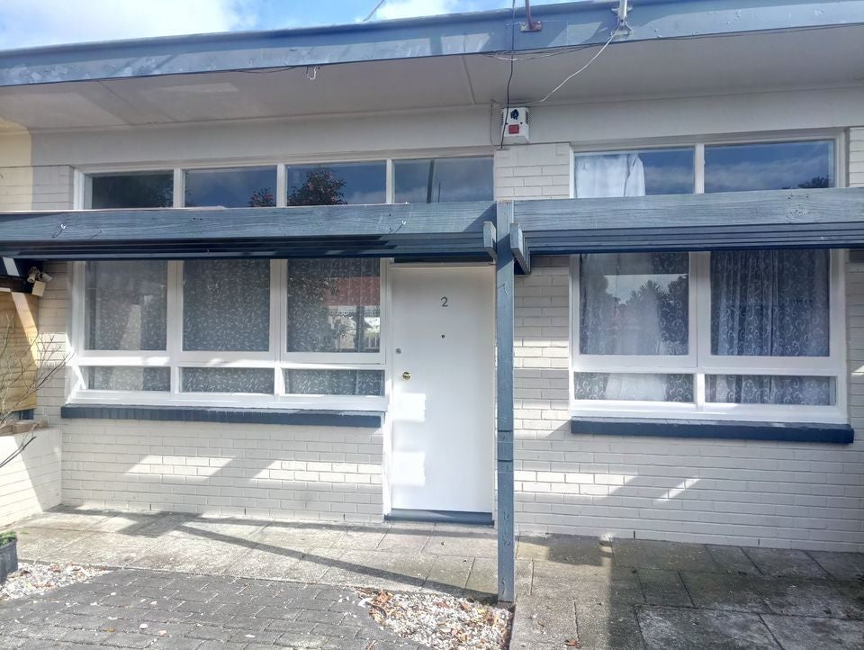 2/251 Pilkington Road, Point England, Auckland - Carousel 1