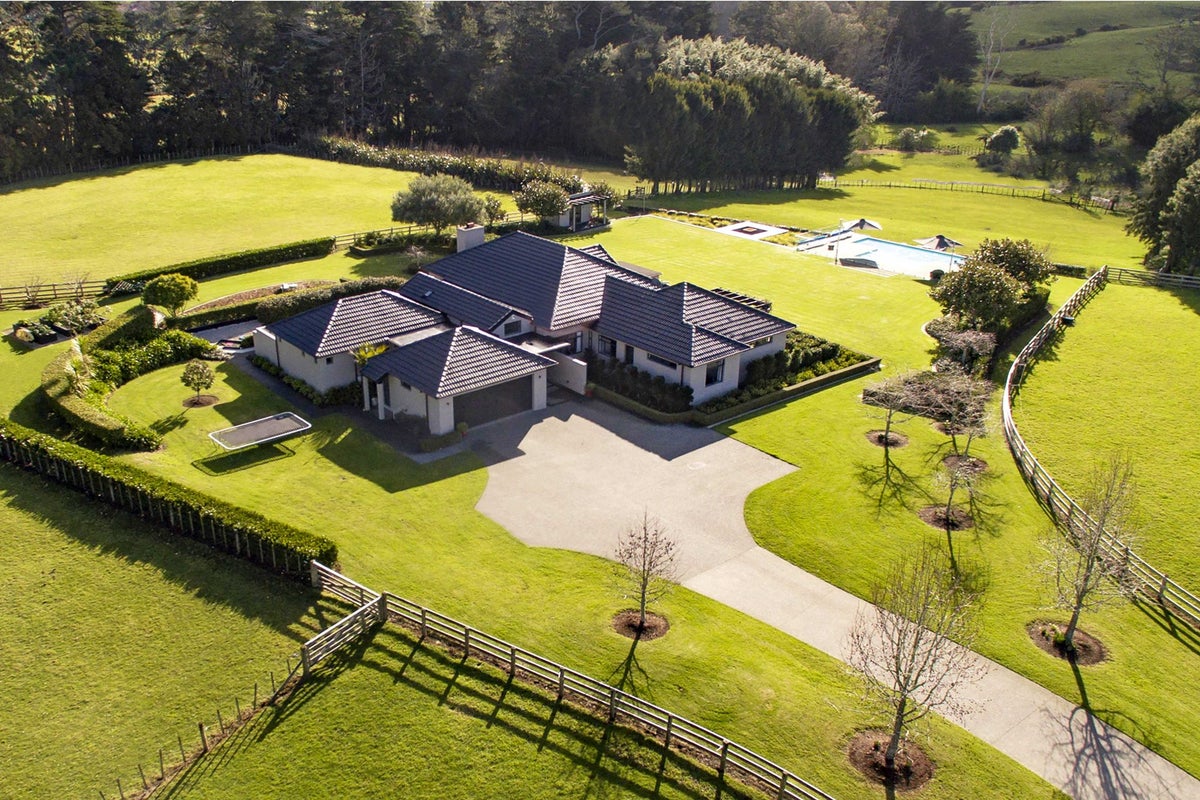 1 Dysart Lane, Kumeu - Carousel 1