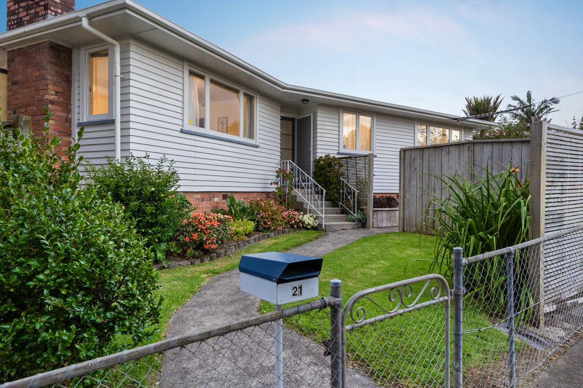 21 Dundee Place, Blockhouse Bay, Auckland - Carousel 1
