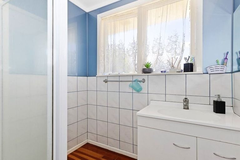 4 Liston Crescent, Hillcrest, Hamilton - Carousel 11